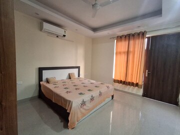 Bedroom in 2 BHK Builder Floor at Sector 40 – for Rent