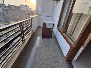 Balcony in 2 BHK Builder Floor at Sector 40 – for Rent