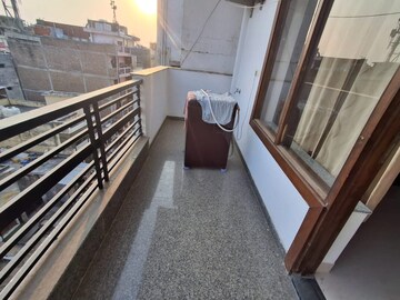 Balcony in 2 BHK Builder Floor at Sector 40 – for Rent