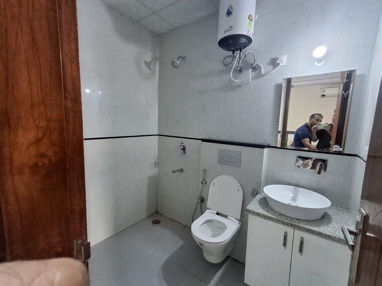 Bathroom, sector 40 2 Bedroom 1460 Sq.Ft. Builder Floor In Sector 40 Gurgaon 9424655