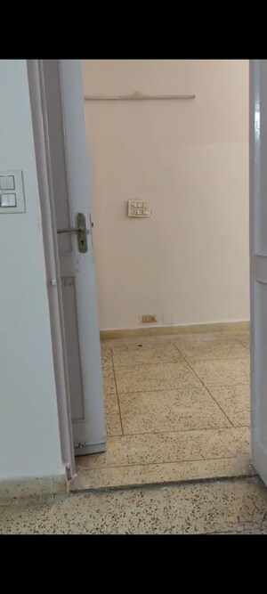 Room in 2 BHK Builder Floor at Pitampura – for Rent