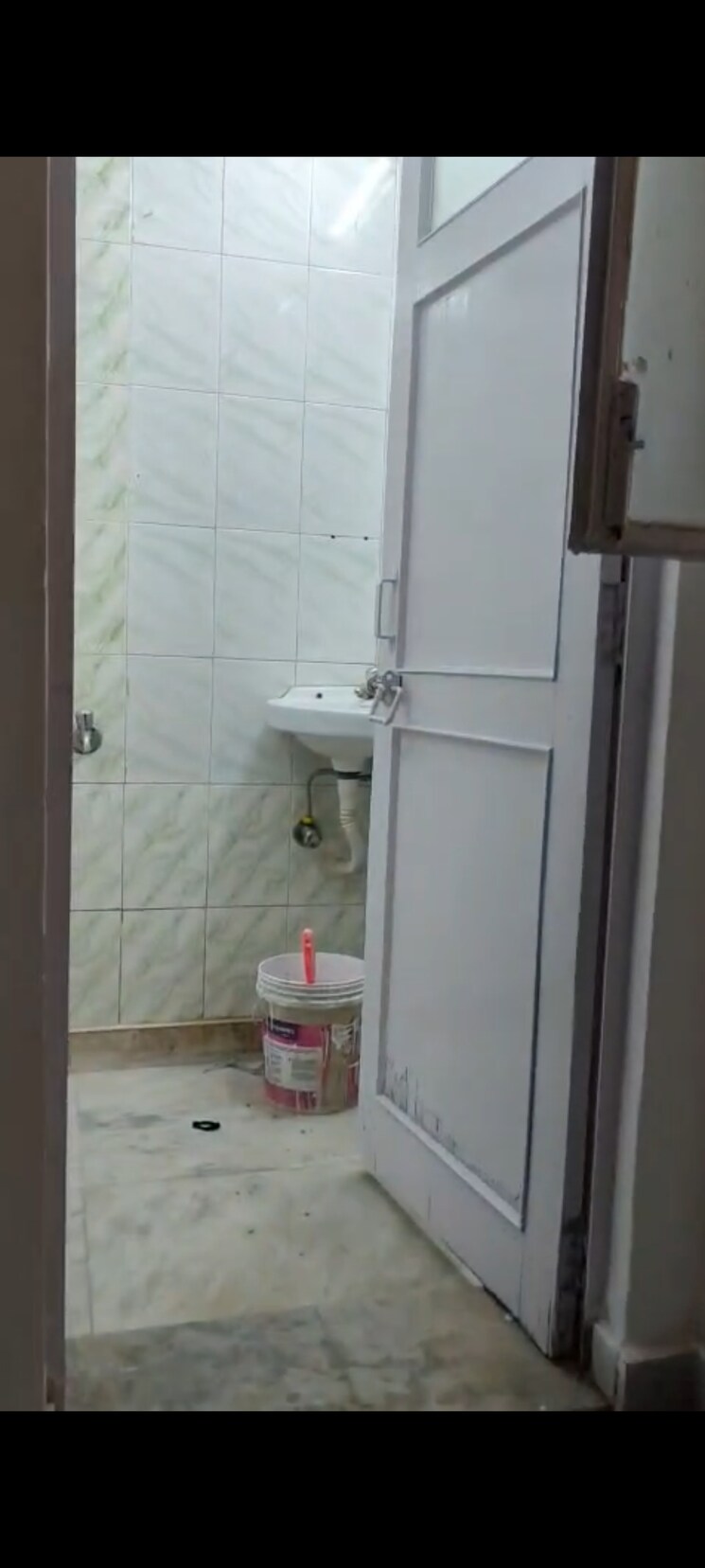 Bathroom, pitampura 2 Bedroom 1000 Sq.Ft. Builder Floor In Pitampura Delhi 9424675