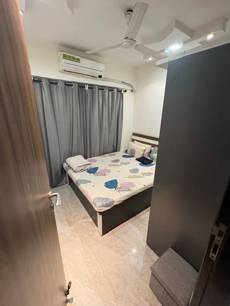 Master Bedroom, dn nagar 2 Bedroom 700 Sq.Ft. Apartment In Dn Nagar Mumbai 9424706