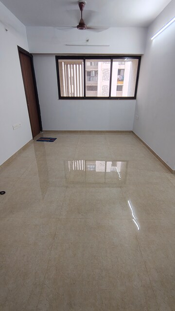 Room in 2 BHK Apartment at Lodha Palava Downtown Dombivli East, Dombivli East – for Rent