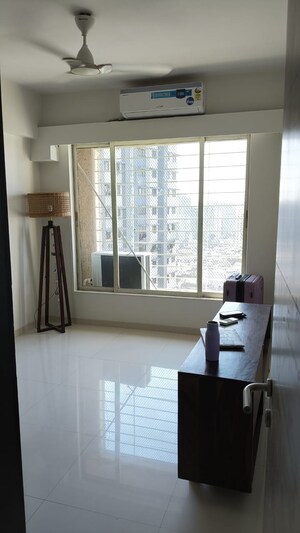 Room in 2 BHK Apartment at Group Seven Rushi Heights, Goregaon East – for Rent
