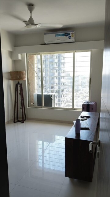Room in 2 BHK Apartment at Group Seven Rushi Heights, Goregaon East – for Rent