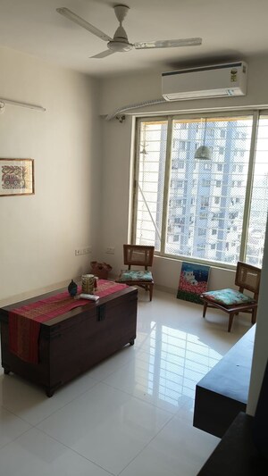 2 BHK Apartment For Rent in Group Seven Rushi Heights, Goregaon East