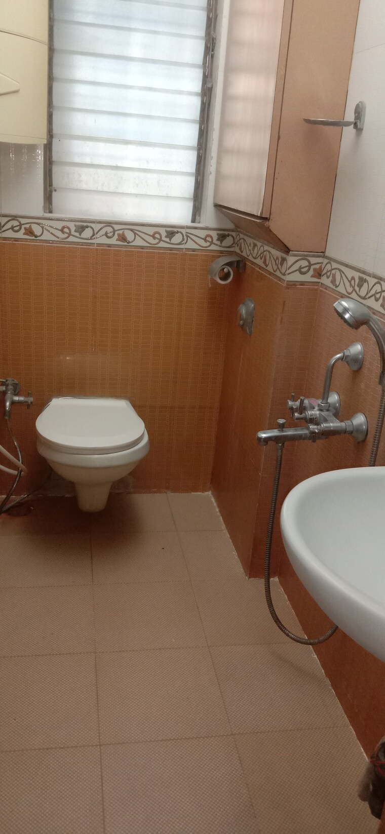 Bathroom, riddhi-tower 3 Bedroom 1225 Sq.Ft. Apartment In Malad East Mumbai 9424732