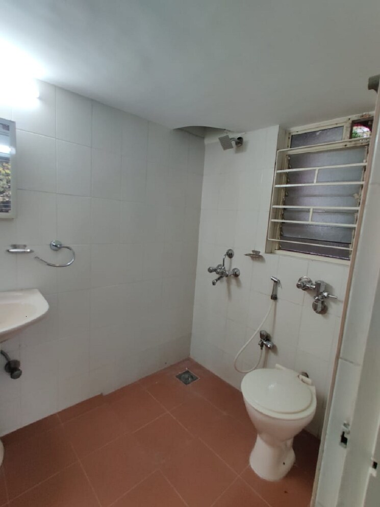 Bathroom, bandra west 3 Bedroom 1200 Sq.Ft. Apartment In Bandra West Mumbai 9424729