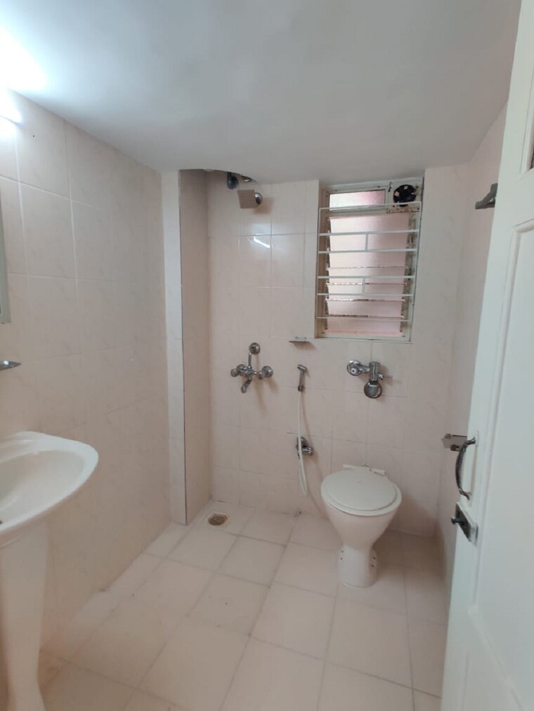 Bathroom, bandra west 3 Bedroom 1200 Sq.Ft. Apartment In Bandra West Mumbai 9424729
