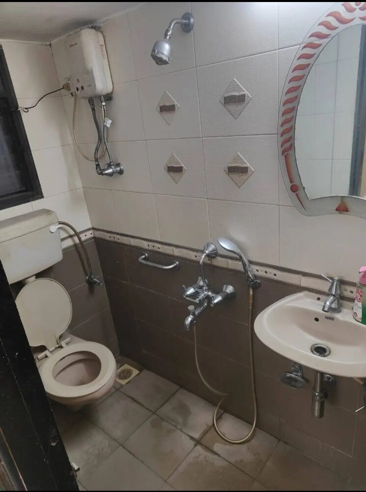 Bathroom, andheri west 2.5 Bedroom 750 Sq.Ft. Apartment In Andheri West Mumbai 9424747