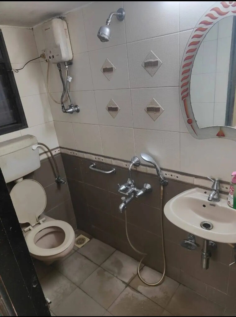 Bathroom, andheri west 2.5 Bedroom 750 Sq.Ft. Apartment In Andheri West Mumbai 9424747