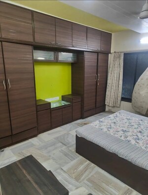 Bedroom in 2.5 BHK Apartment at Andheri West – for Rent