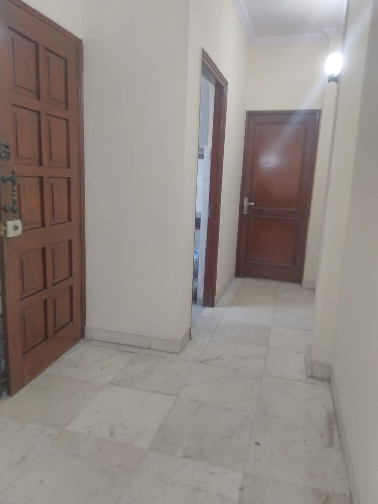 Room, lajpat nagar 4 4 Bedroom 1800 Sq.Ft. Builder Floor In Lajpat Nagar 4 Delhi 9424757