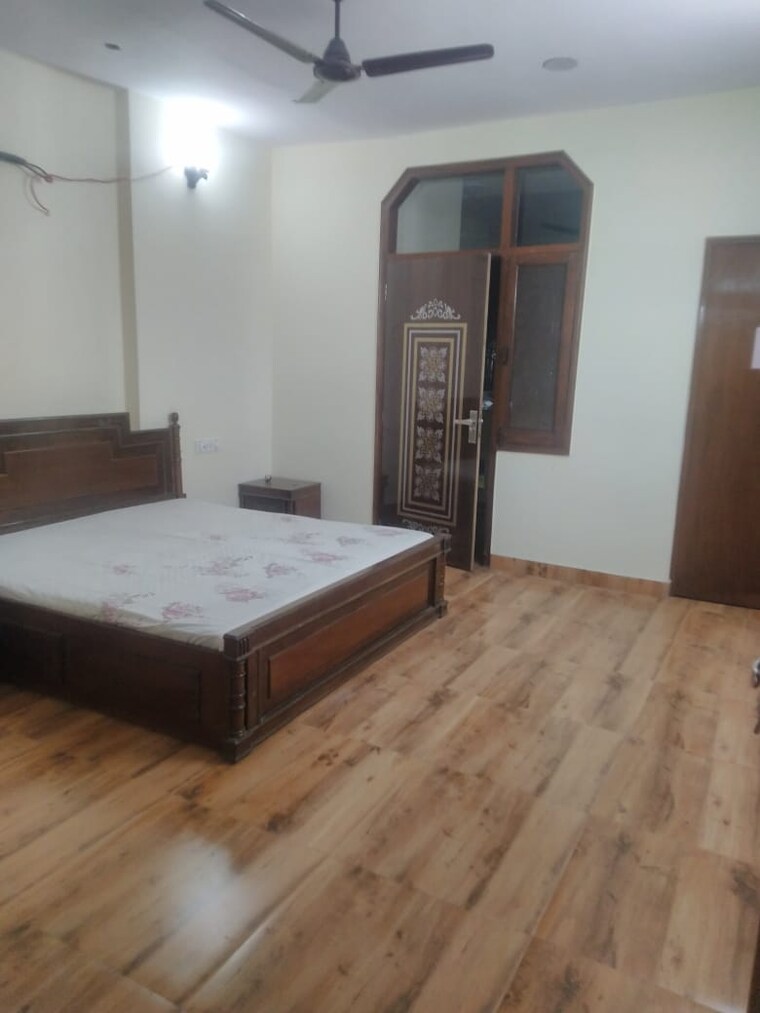 Room, lajpat nagar 4 4 Bedroom 1800 Sq.Ft. Builder Floor In Lajpat Nagar 4 Delhi 9424757