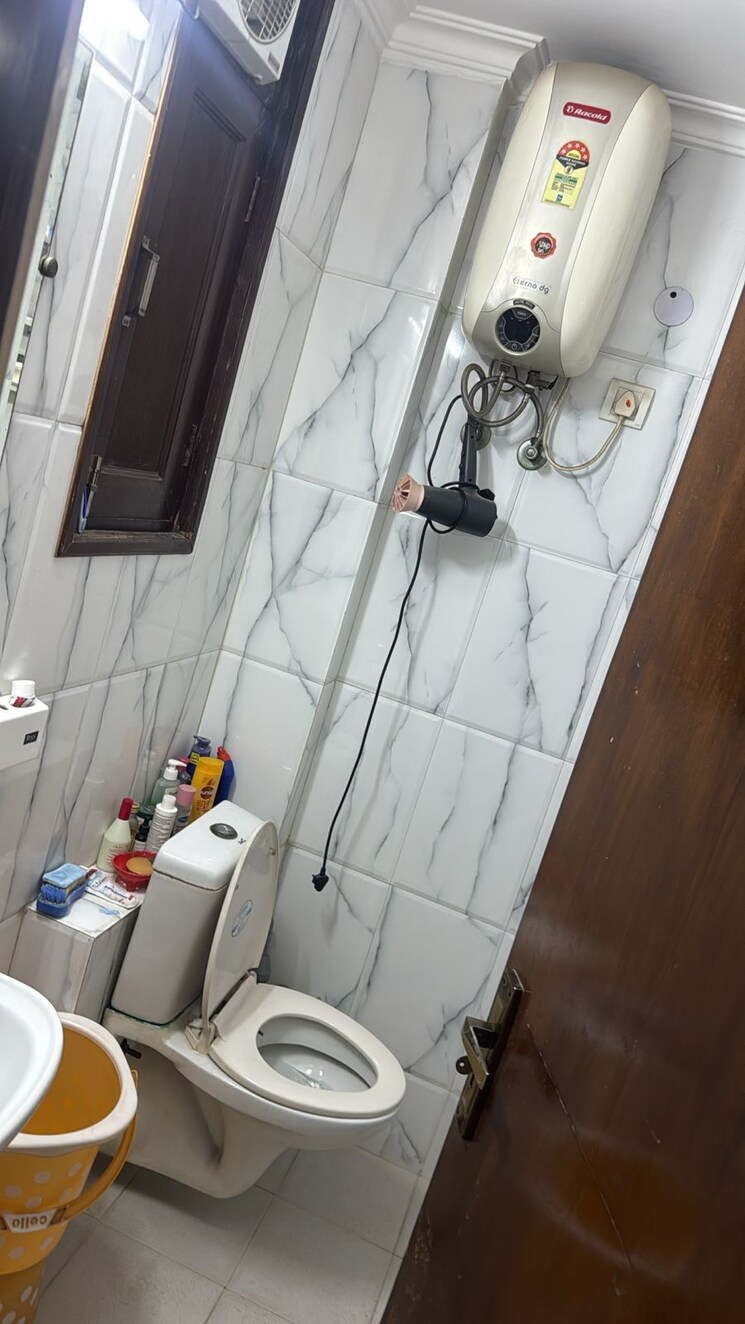 Bathroom, sahridaya-apartments 2 Bedroom 950 Sq.Ft. Apartment In Paschim Vihar Delhi 9424767