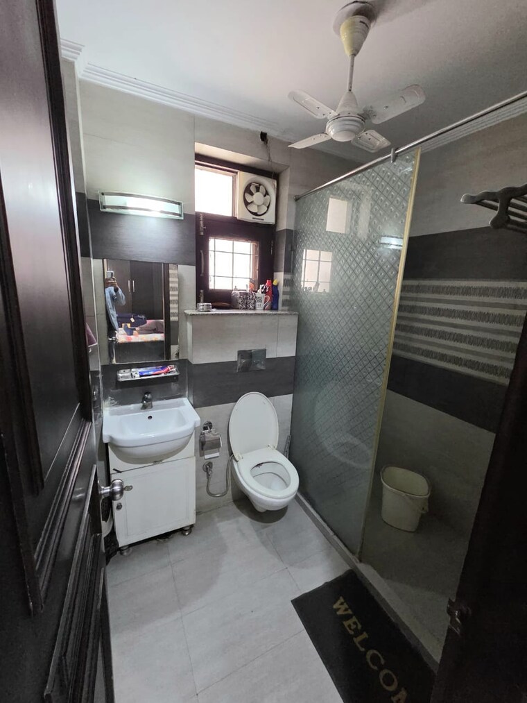 Attached Bathroom, boutique-residential-apartments-c-253 2 Bedroom 1400 Sq.Ft. Builder Floor In Defence Colony Delhi 9424776