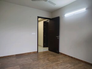 Room in 3 BHK Builder Floor at Vasant Enclave – for Rent