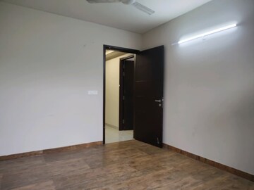 Room in 3 BHK Builder Floor at Vasant Enclave – for Rent
