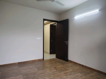 Room in 3 BHK Builder Floor at Vasant Enclave – for Rent