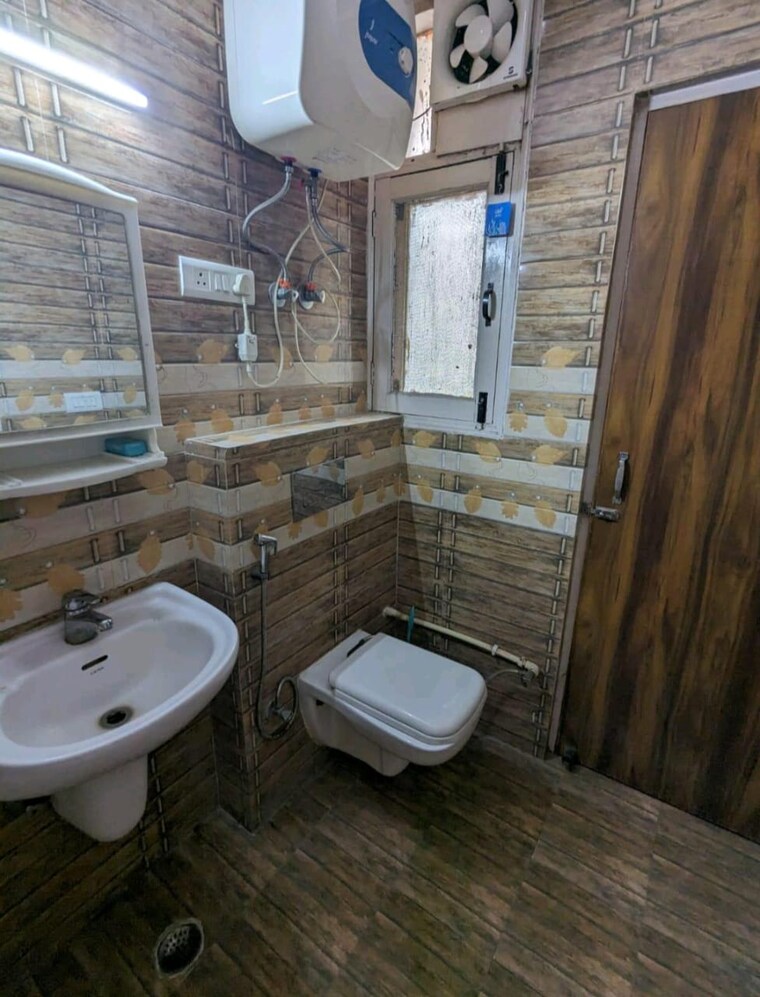 Bathroom, lalleshwari-vatika-cghs 3 Bedroom 1600 Sq.Ft. Apartment In Sector 21d Faridabad 9424788