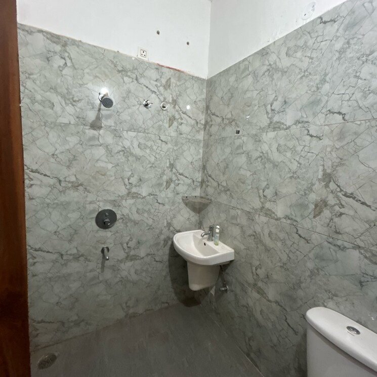Bathroom, kharar landran road 2 Bedroom 900 Sq.Ft. Apartment In Kharar Landran Road Mohali 9424795