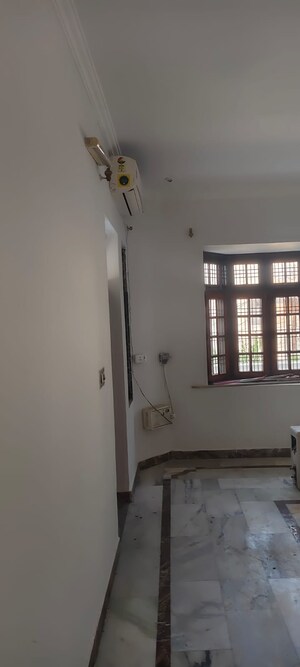Building Lobby in 6 BHK Independent House at Gomti Nagar – for Rent