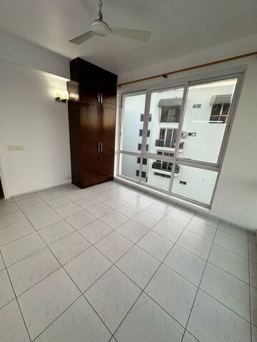 Room in 3 BHK Apartment at Vatika City, Sector 49 – for Rent