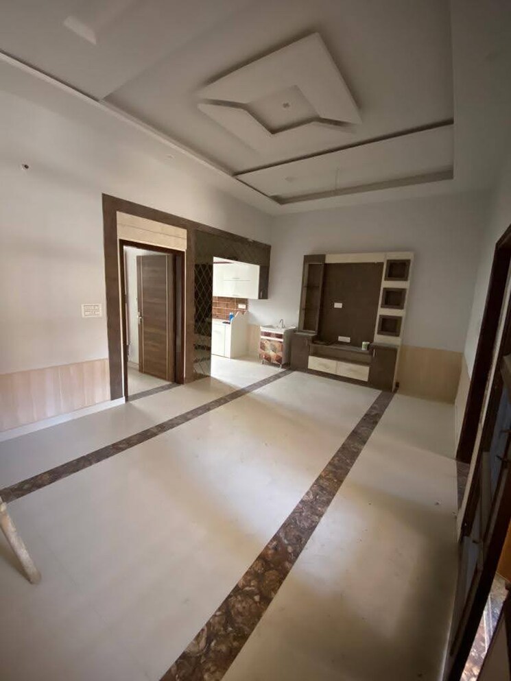 Room, ambala highway 3 Bedroom 128 Sq.Yd. Independent House In Ambala Highway Zirakpur 9424857