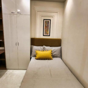 Room in 4 BHK Apartment at Sector 27 – for Sale