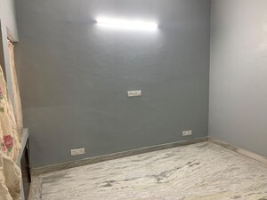 Room in 1 BHK Builder Floor at Green Park Extension – for Rent