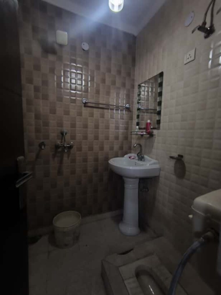 Bathroom, sector 49 2 Bedroom 810 Sq.Ft. Builder Floor In Sector 49 Faridabad 9424916