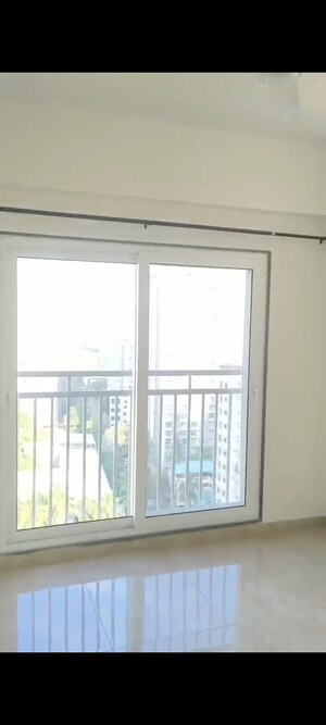 Room in 2 BHK Apartment at Shapoorji Pallonji BKC 28, Bandra East – for Rent