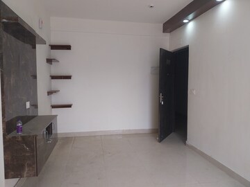 Room in 3 BHK Apartment at Signature Global Golf Greens, Sector 79 – for Rent