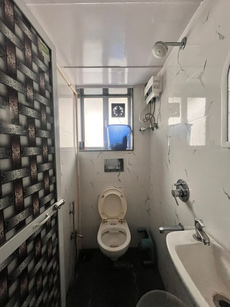 Bathroom, bandra west 2 Bedroom 750 Sq.Ft. Apartment In Bandra West Mumbai 9424974