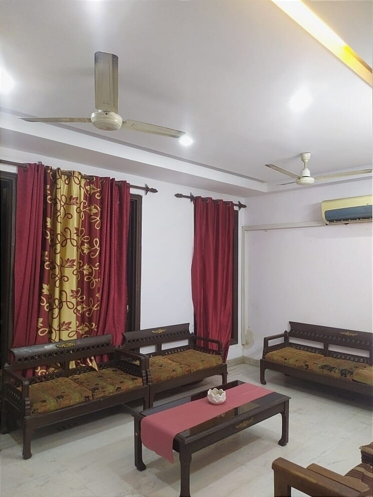 Living Room, kailash colony 3 Bedroom 1600 Sq.Ft. Builder Floor In Kailash Colony Delhi 9425009