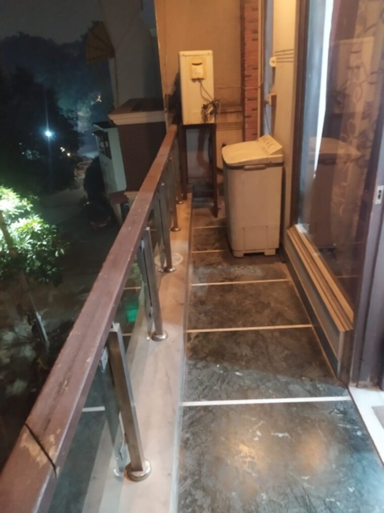 Balcony, kailash colony 3 Bedroom 1600 Sq.Ft. Builder Floor In Kailash Colony Delhi 9425009