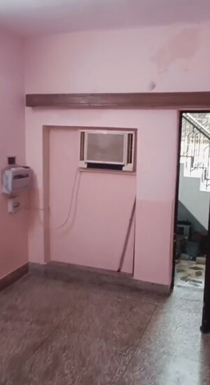 Room in 3 BHK Independent House at Aliganj – for Rent