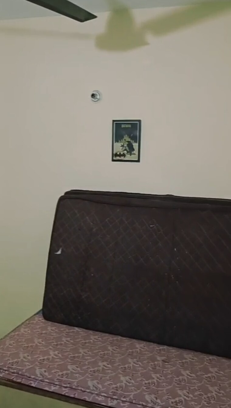 Room, aliganj 3 Bedroom 1200 Sq.Ft. Independent House In Aliganj Lucknow 9425017