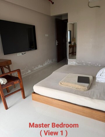 Bedroom in 3 BHK Apartment at Andheri West – for Rent