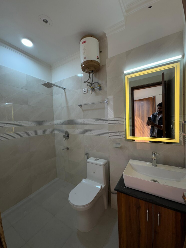 Bathroom, vipul-world-floors 3 Bedroom 1570 Sq.Ft. Builder Floor In Sector 48 Gurgaon 9425022