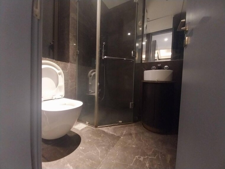 Bathroom, lodha-trump-tower 3 Bedroom 1327 Sq.Ft. Apartment In Worli Mumbai 9425023