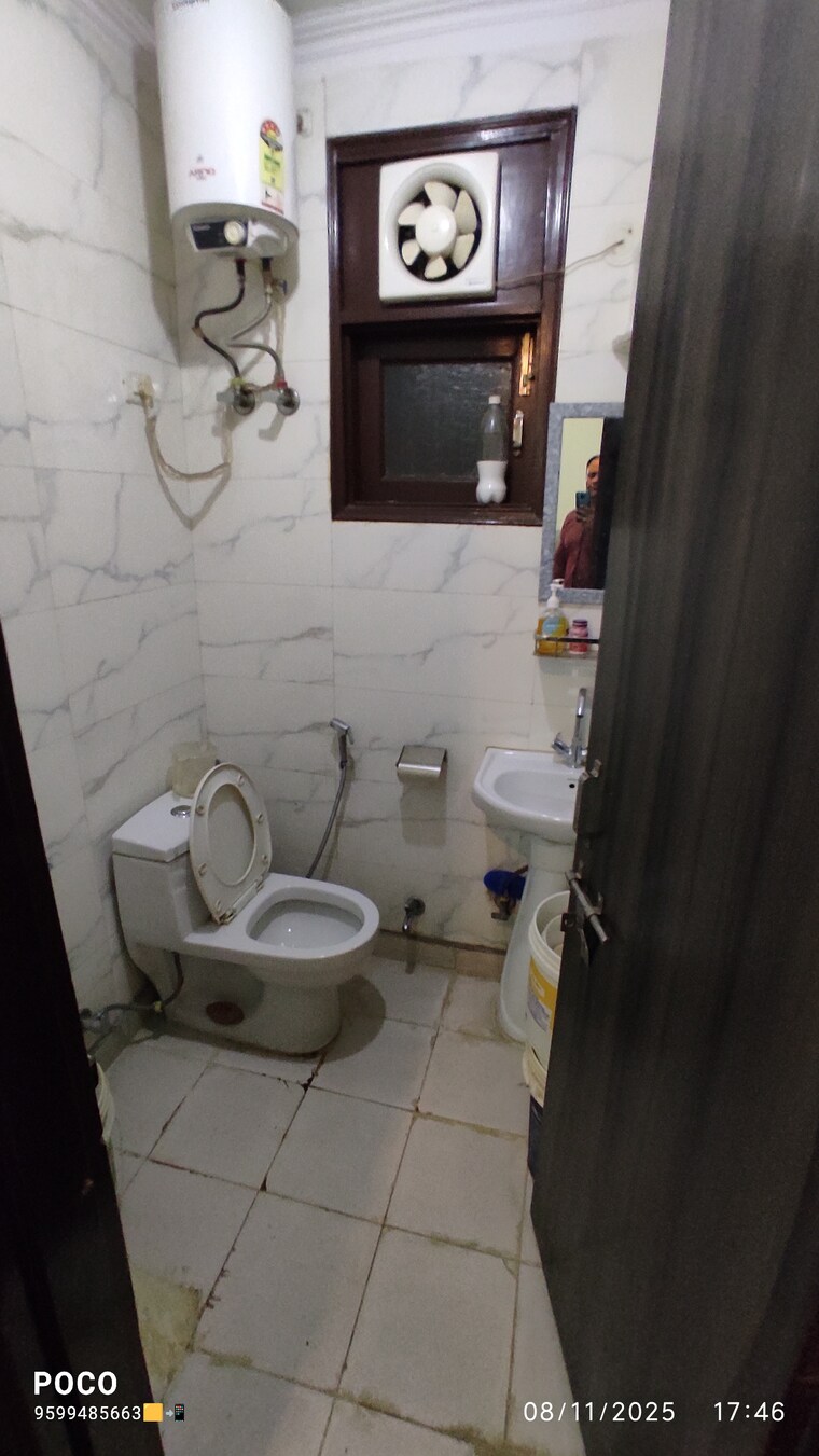 Bathroom, mehrauli 2 Bedroom 630 Sq.Ft. Builder Floor In Mehrauli Delhi 9425031