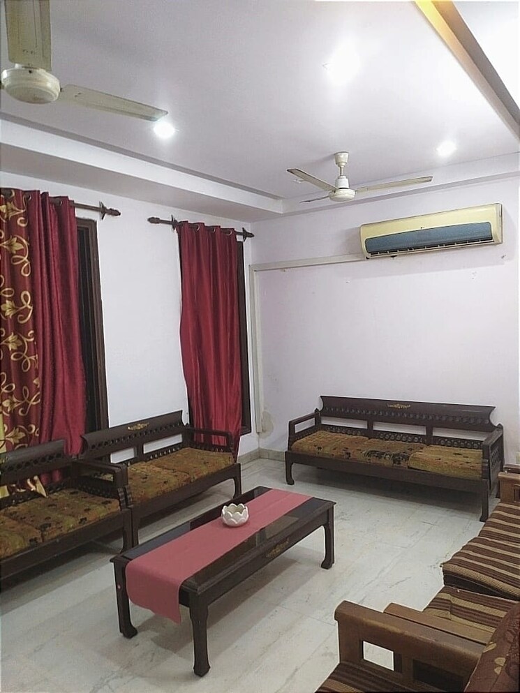 Living Room, kailash colony 3 Bedroom 1550 Sq.Ft. Builder Floor In Kailash Colony Delhi 9425041