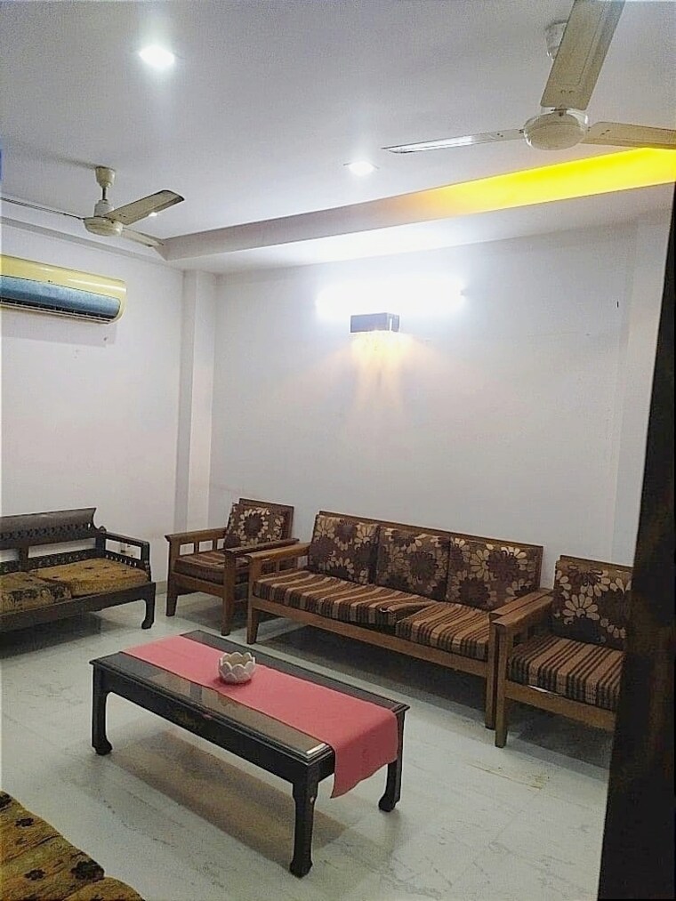 Living Room, kailash colony 3 Bedroom 1550 Sq.Ft. Builder Floor In Kailash Colony Delhi 9425041