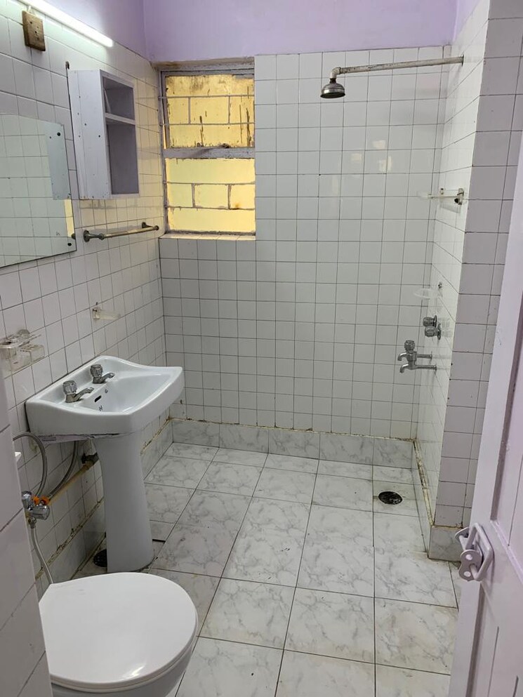 Bathroom, dda-rosewood-apartments 3 Bedroom 1450 Sq.Ft. Apartment In Vasant Kunj Delhi 9425049
