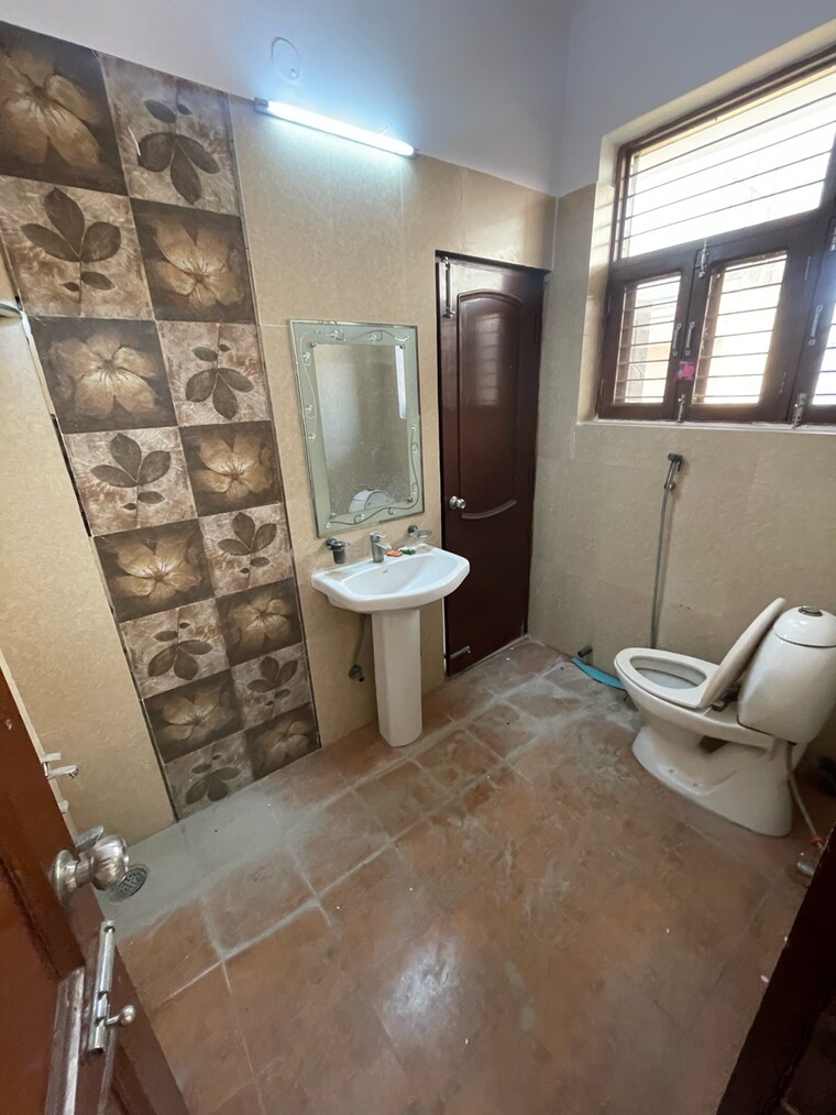 Living Room, sector 21d 3 Bedroom 250 Sq.Yd. Builder Floor In Sector 21d Faridabad 9425050