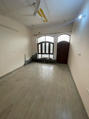 Room in 3 BHK Builder Floor at Sector 21d – for Rent