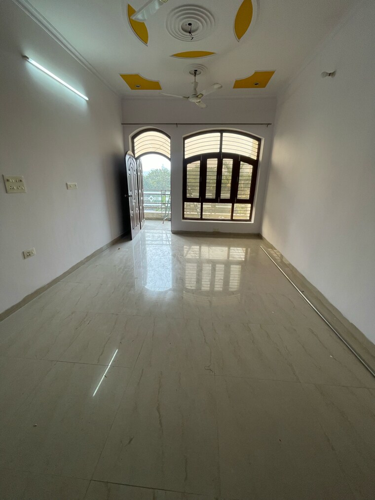 Balcony, sector 21d 3 Bedroom 250 Sq.Yd. Builder Floor In Sector 21d Faridabad 9425050