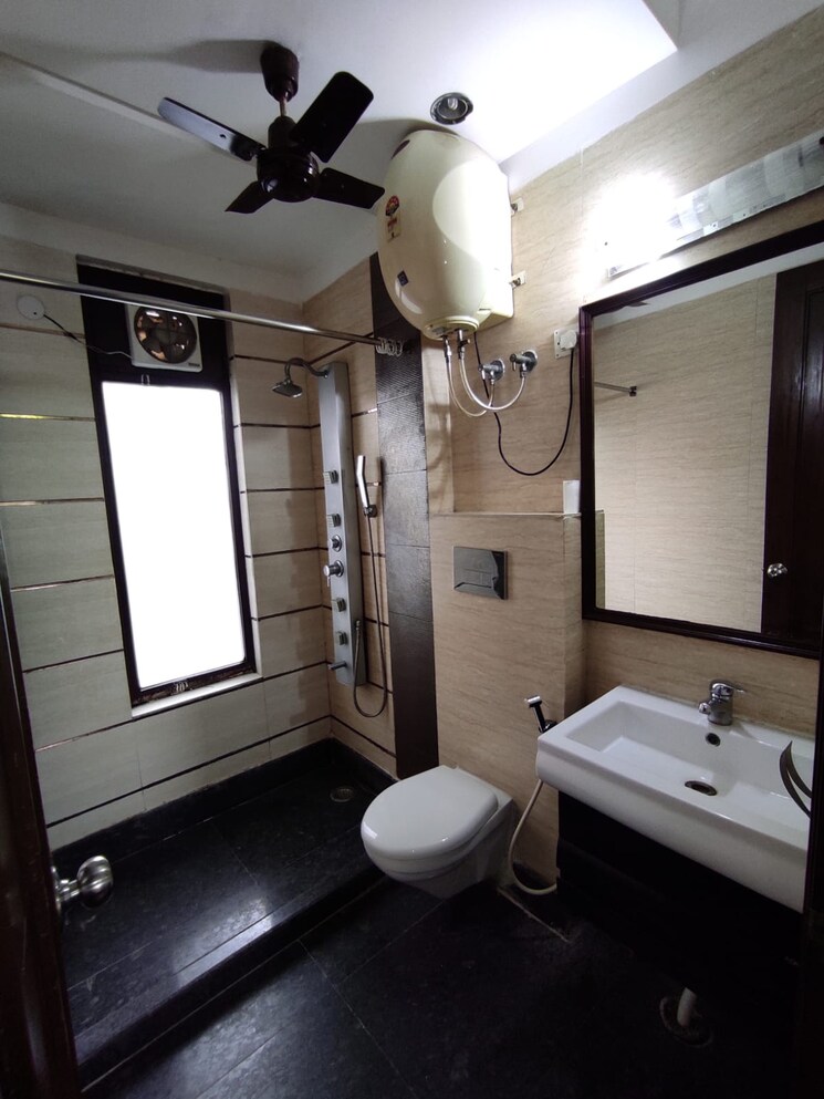 Master Bedroom, lajpat nagar iii 3 Bedroom 300 Sq.Yd. Builder Floor In Lajpat Nagar Iii Delhi 9425053